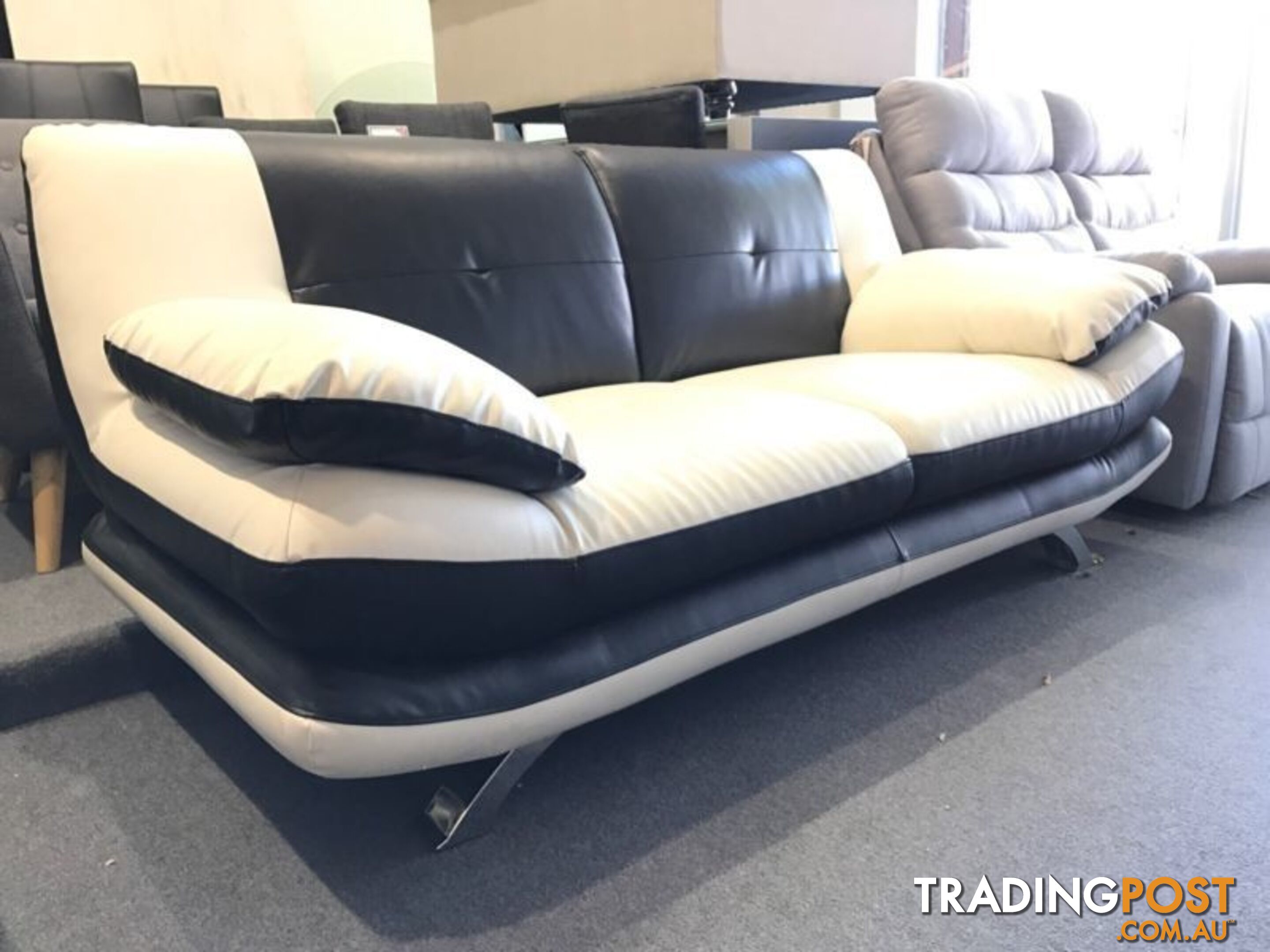BRAND NEW SOFAS ON SALE - 70% OFF RETAIL STORE PRICES, BE QUICK!