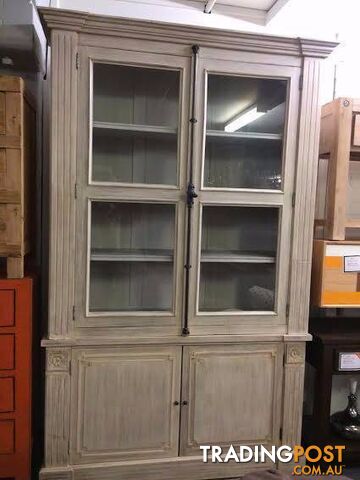 ON SALE NEW DISPLAY CABINETS SOLID TIMBER GLASS WINDOWS CLASSIC