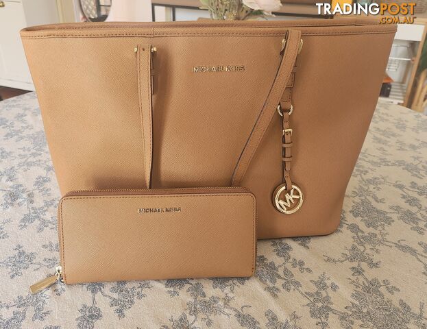 Michael Kors Jet Set Bag & Wallet