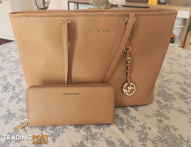 Michael Kors Jet Set Bag & Wallet