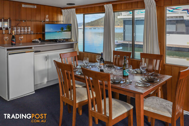 Bonnie Jean Houseboat Holiday Home on Lake Eildon