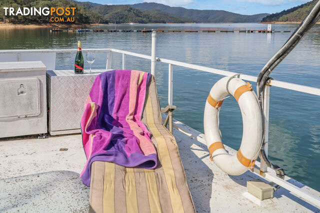 Bonnie Jean Houseboat Holiday Home on Lake Eildon