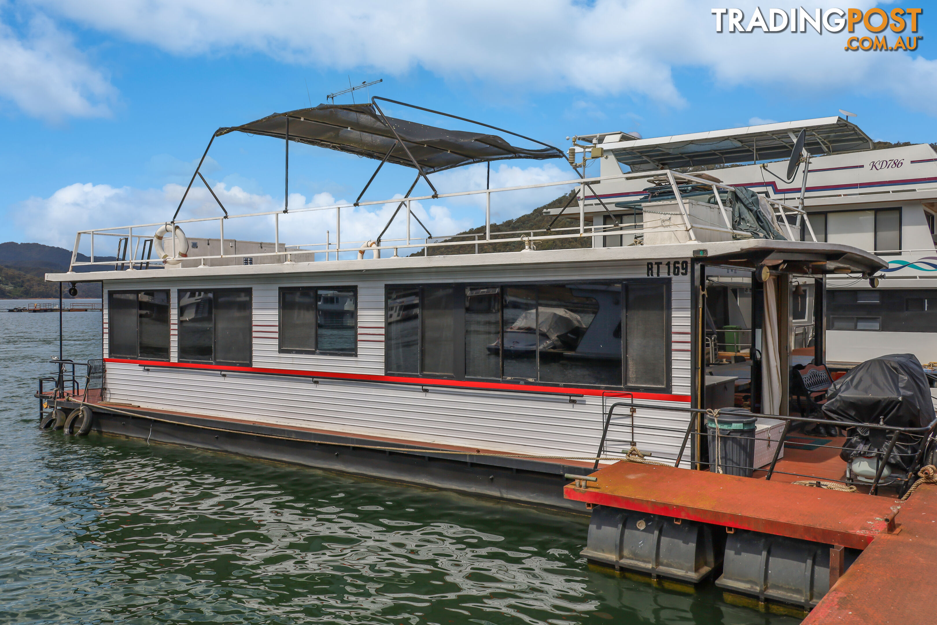 Bonnie Jean Houseboat Holiday Home on Lake Eildon