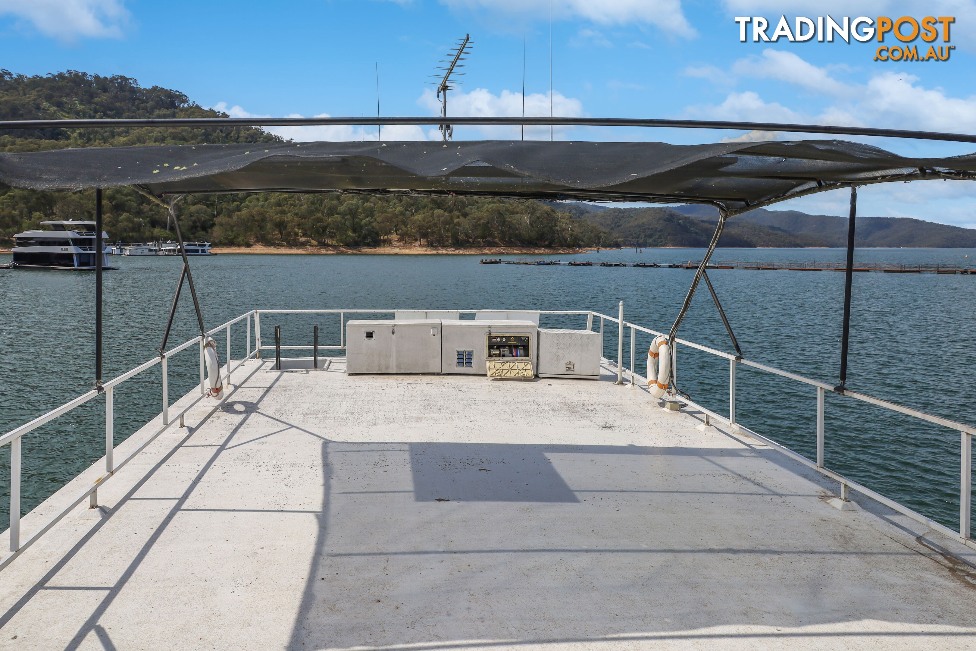 Bonnie Jean Houseboat Holiday Home on Lake Eildon