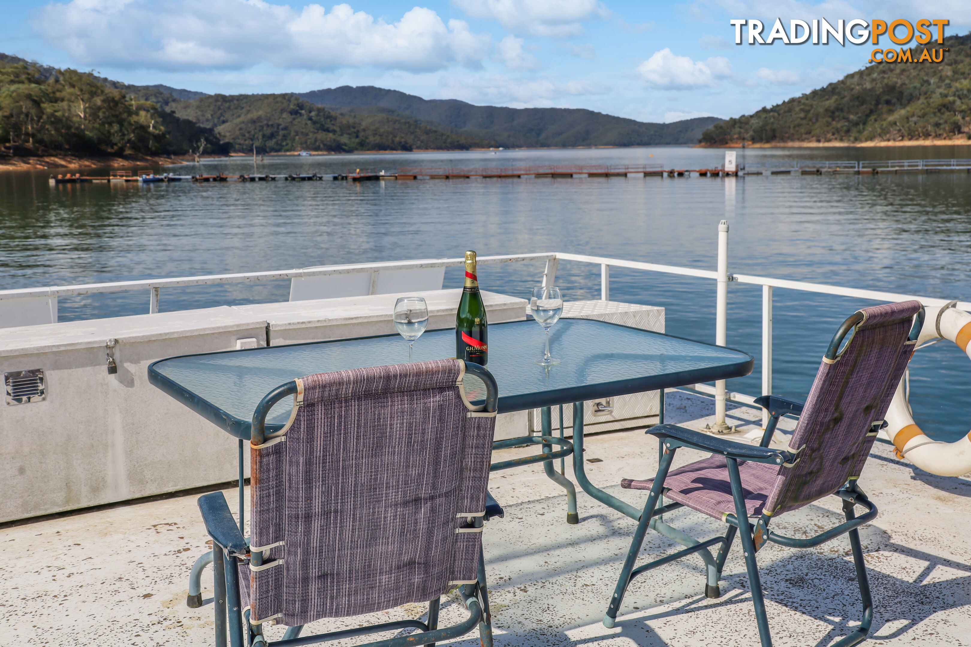 Bonnie Jean Houseboat Holiday Home on Lake Eildon