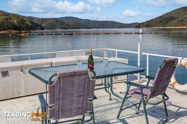 Bonnie Jean Houseboat Holiday Home on Lake Eildon