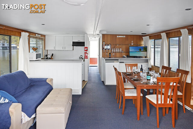 Bonnie Jean Houseboat Holiday Home on Lake Eildon