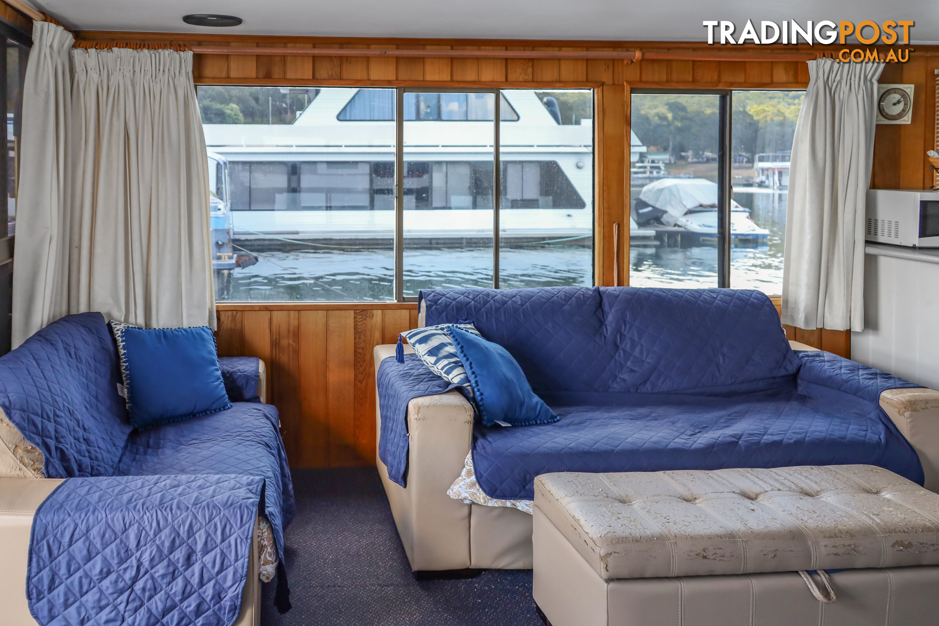 Bonnie Jean Houseboat Holiday Home on Lake Eildon