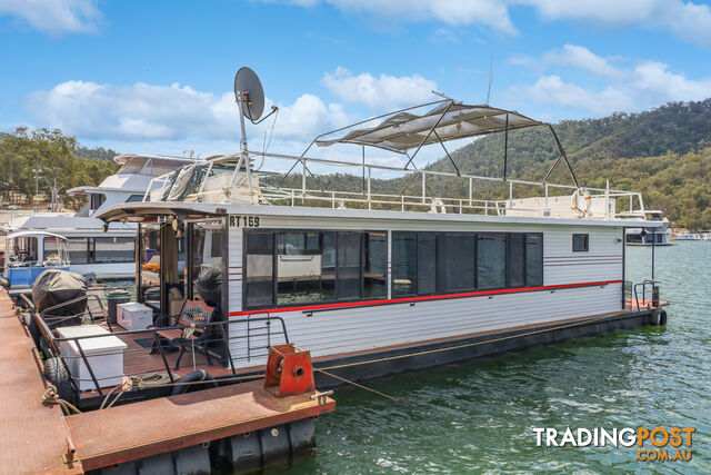 Bonnie Jean Houseboat Holiday Home on Lake Eildon