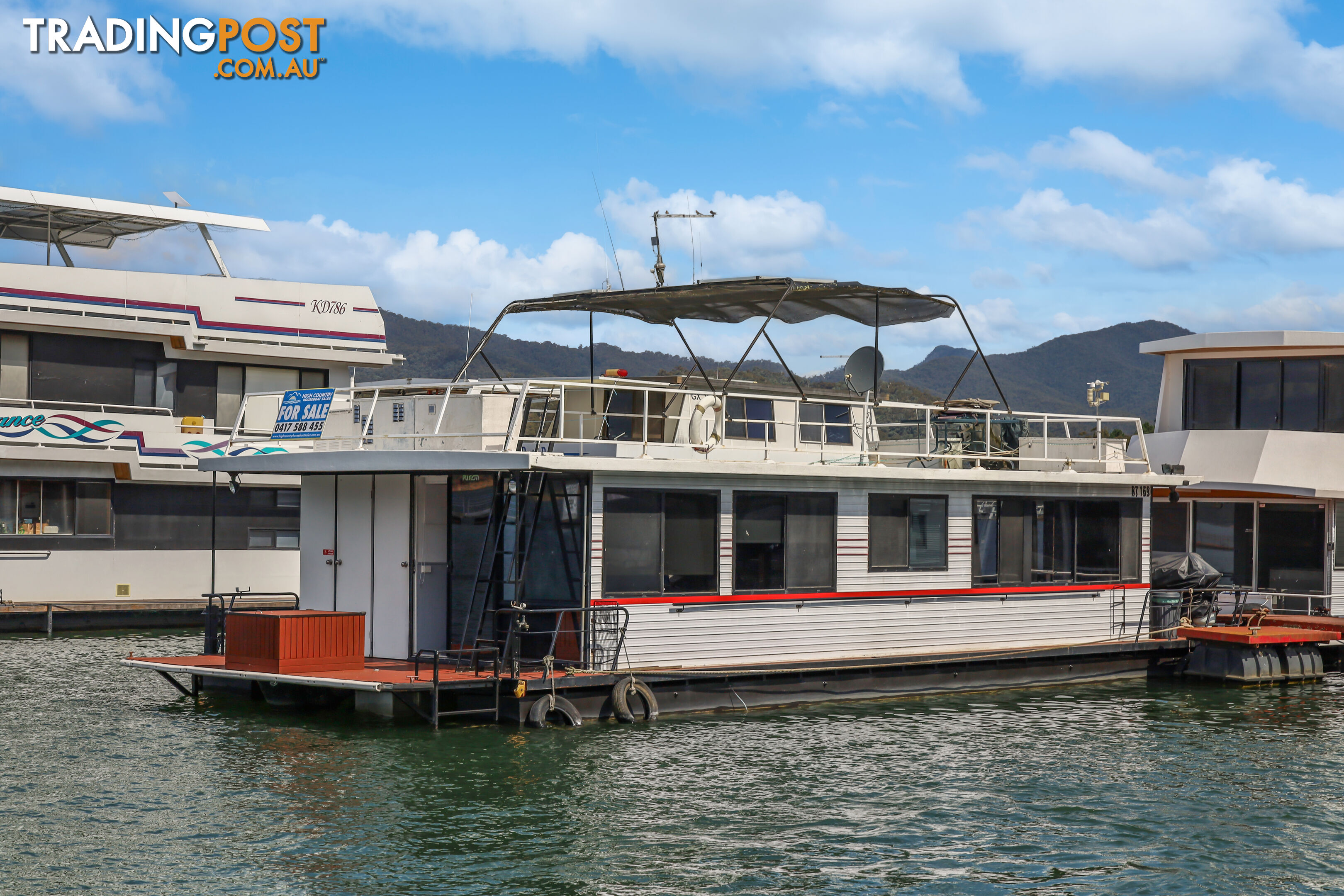 Bonnie Jean Houseboat Holiday Home on Lake Eildon