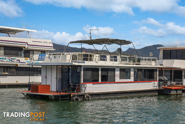 Bonnie Jean Houseboat Holiday Home on Lake Eildon