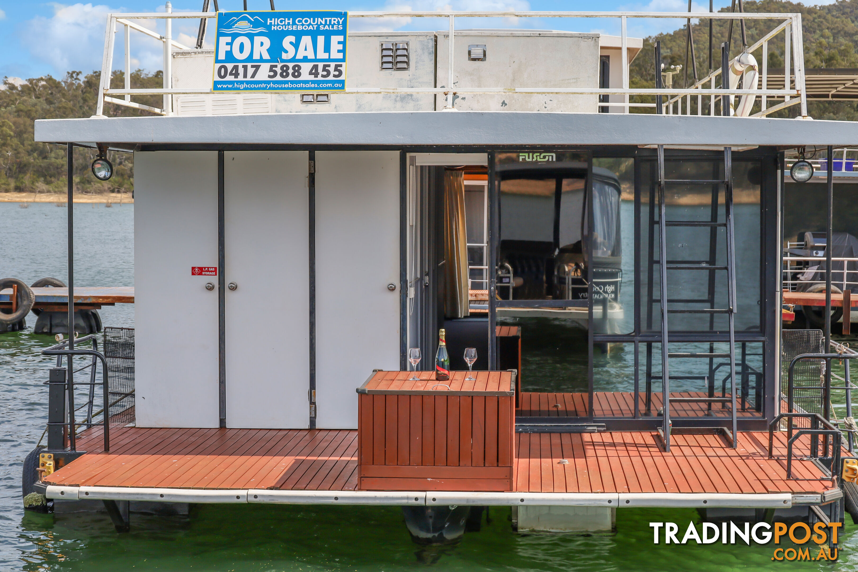 Bonnie Jean Houseboat Holiday Home on Lake Eildon