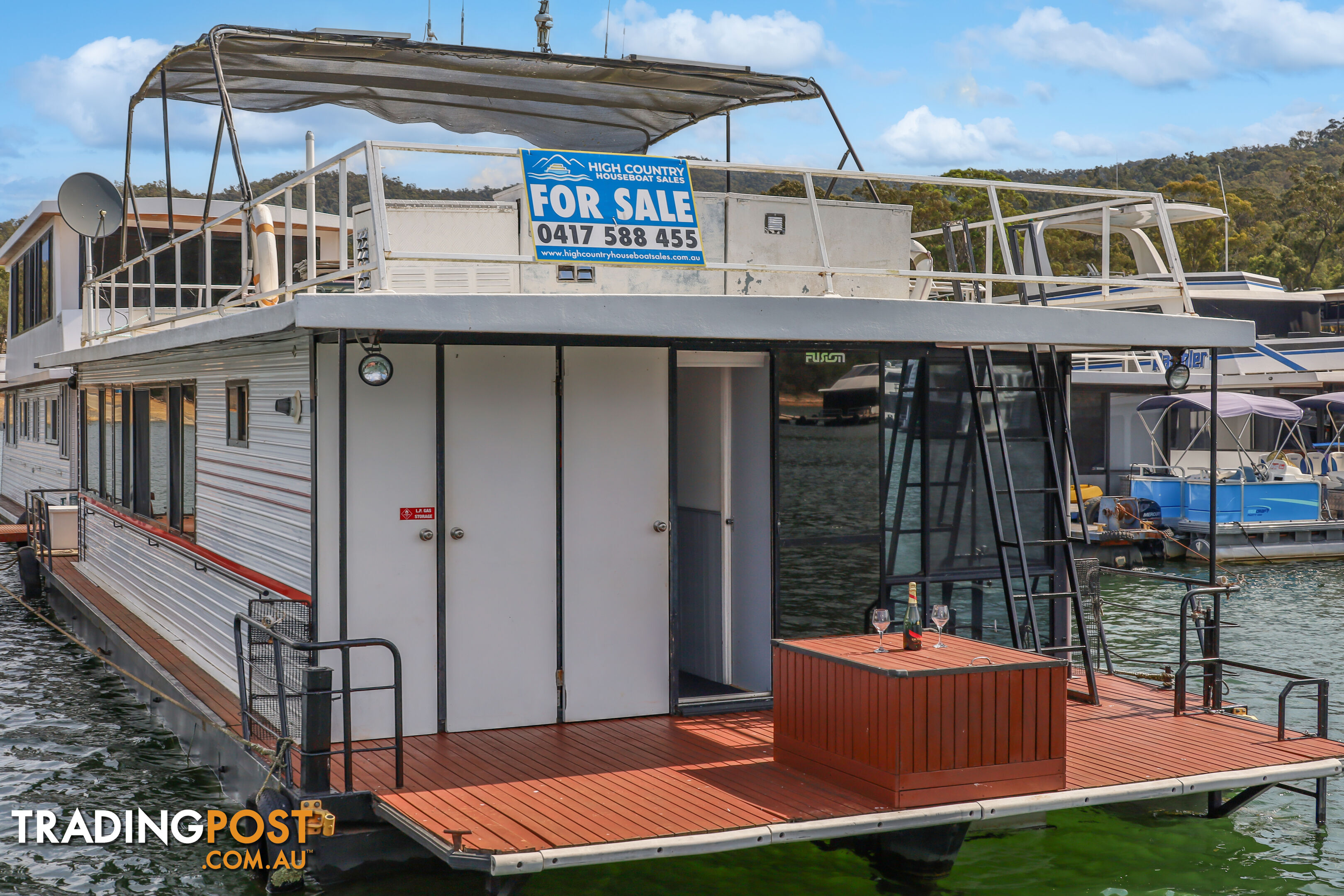 Bonnie Jean Houseboat Holiday Home on Lake Eildon