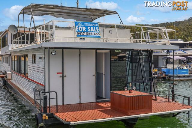 Bonnie Jean Houseboat Holiday Home on Lake Eildon