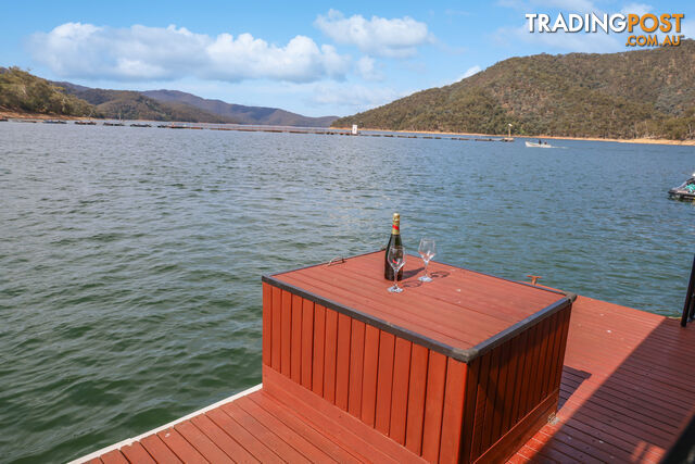 Bonnie Jean Houseboat Holiday Home on Lake Eildon