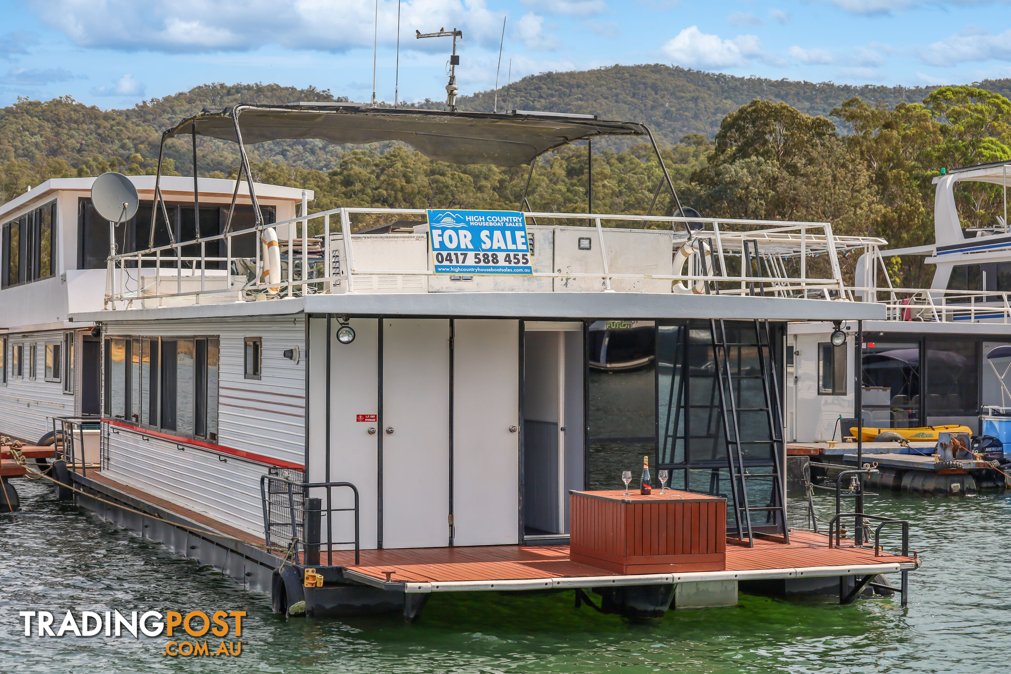 Bonnie Jean Houseboat Holiday Home on Lake Eildon