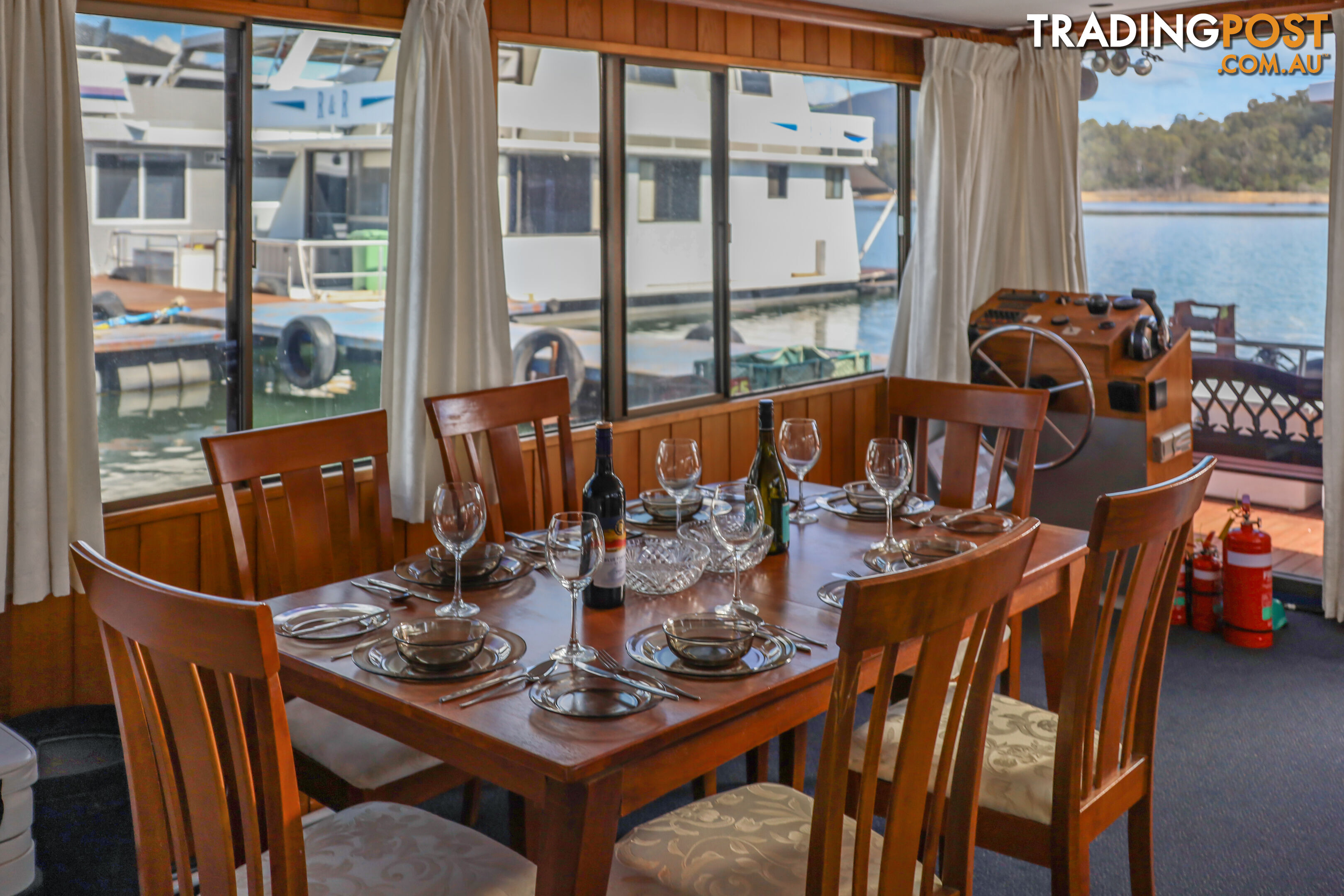 Bonnie Jean Houseboat Holiday Home on Lake Eildon