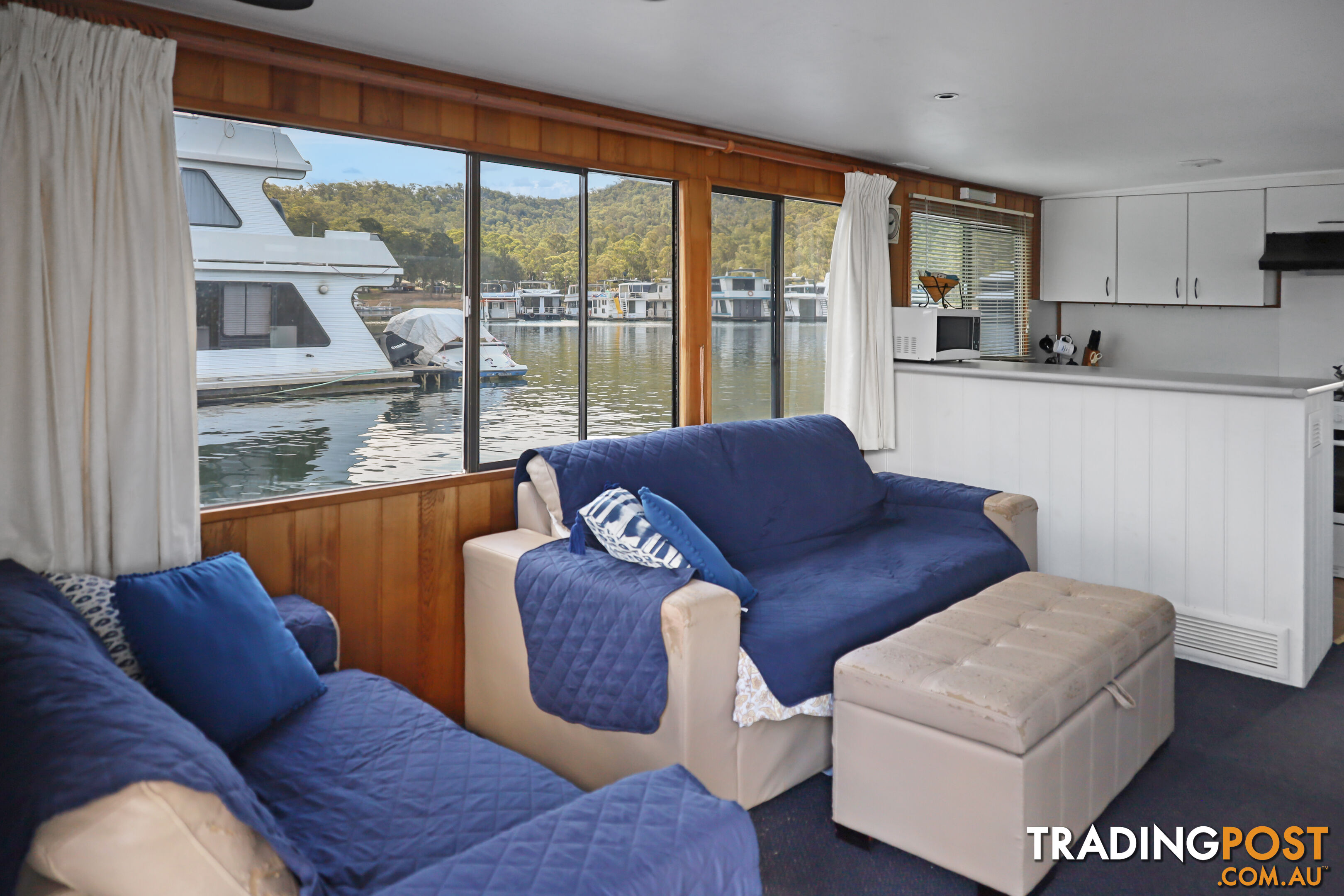 Bonnie Jean Houseboat Holiday Home on Lake Eildon