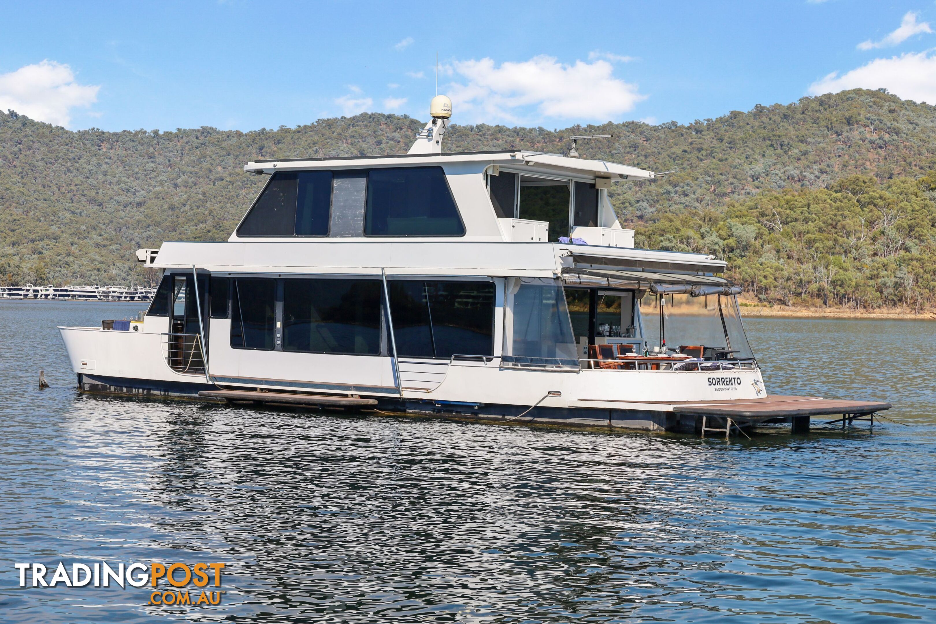 Sorrento Houseboat Holiday Home on Lake Eildon