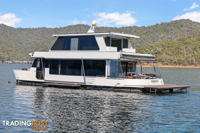 Sorrento Houseboat Holiday Home on Lake Eildon