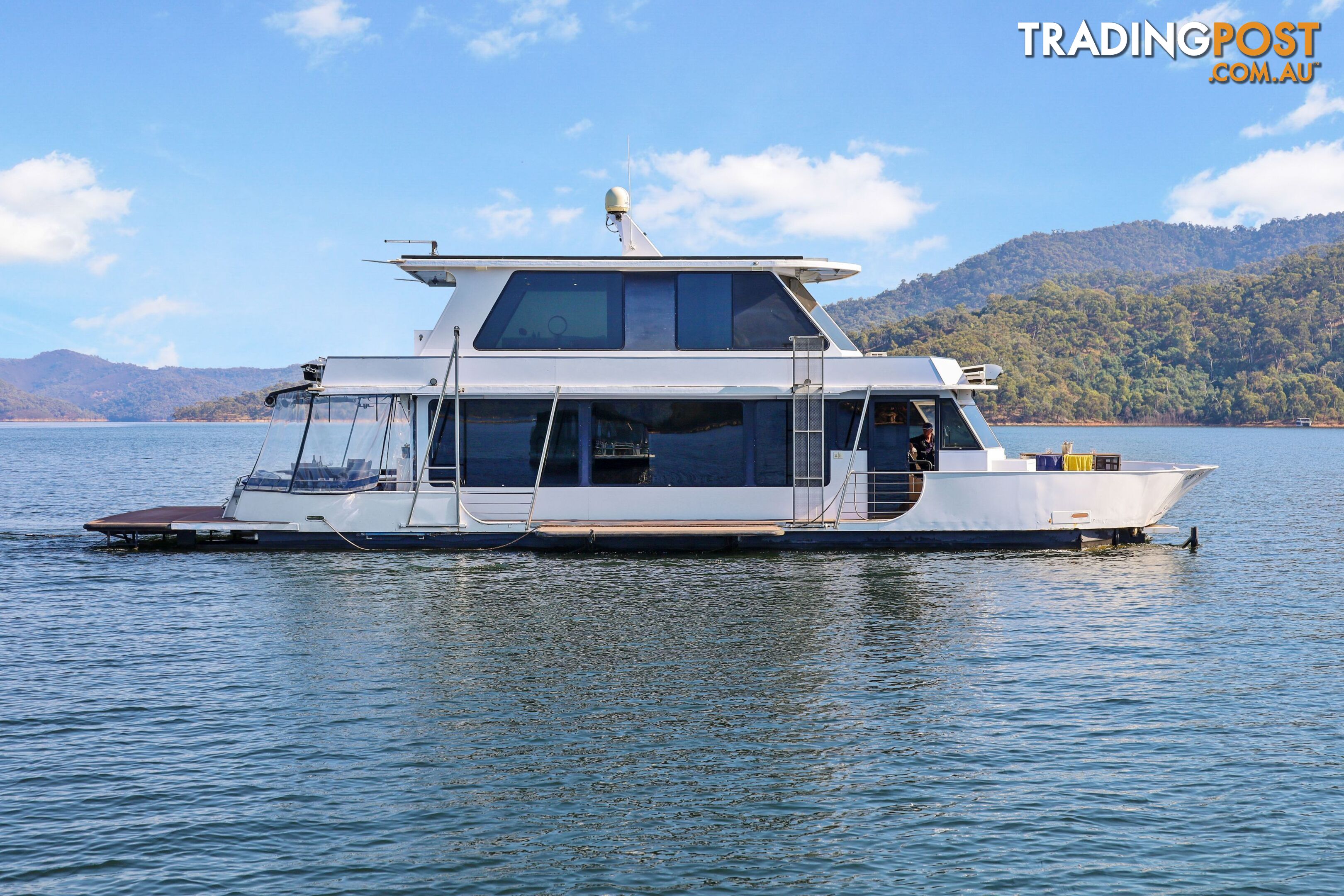 Sorrento Houseboat Holiday Home on Lake Eildon