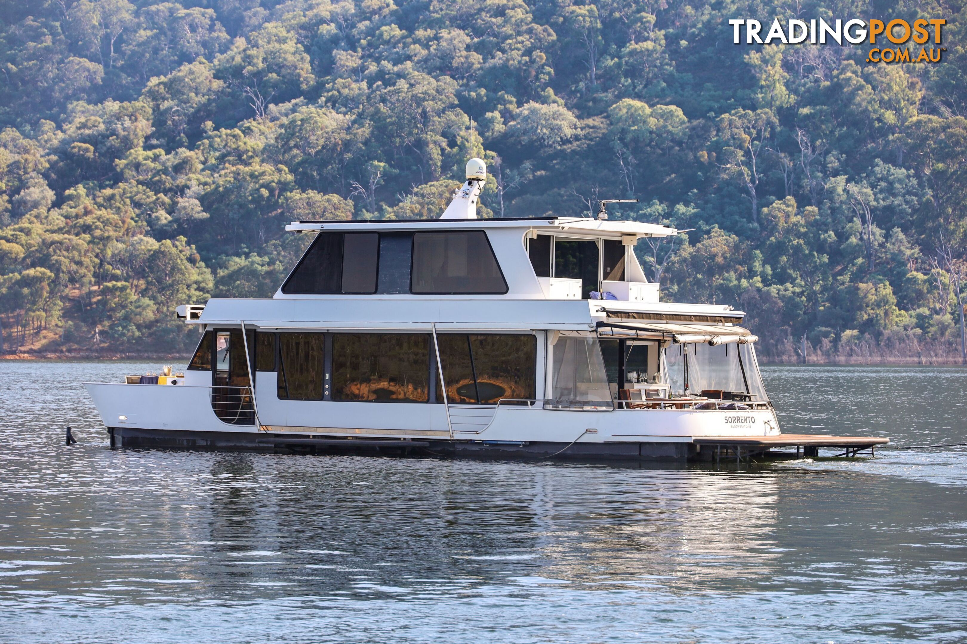 Sorrento Houseboat Holiday Home on Lake Eildon