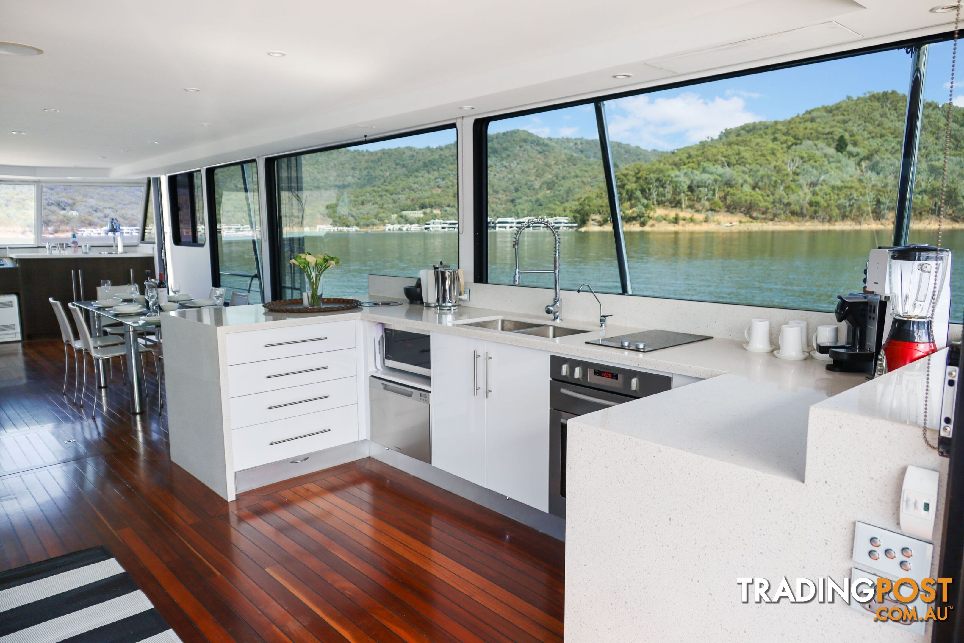 Sorrento Houseboat Holiday Home on Lake Eildon