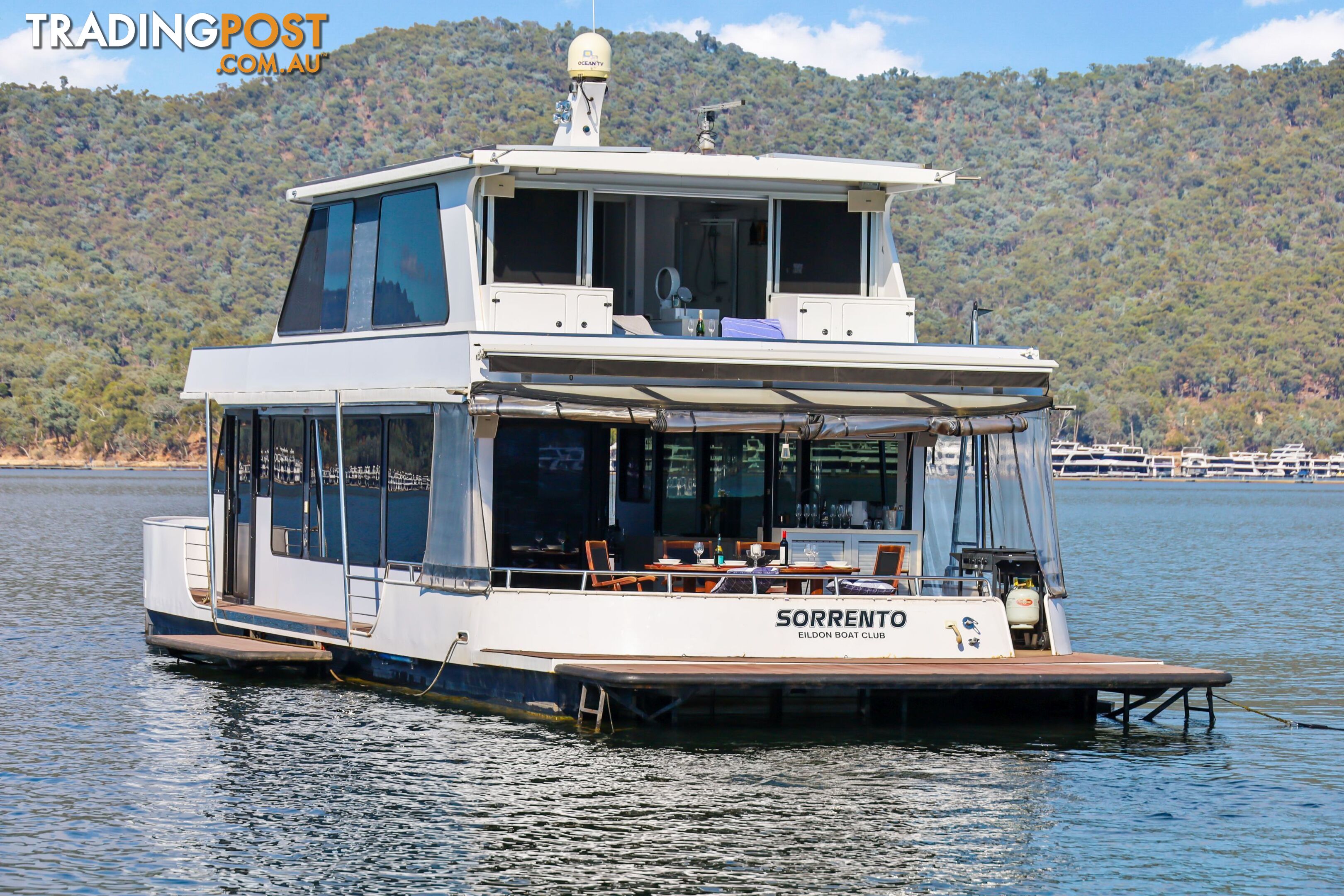 Sorrento Houseboat Holiday Home on Lake Eildon