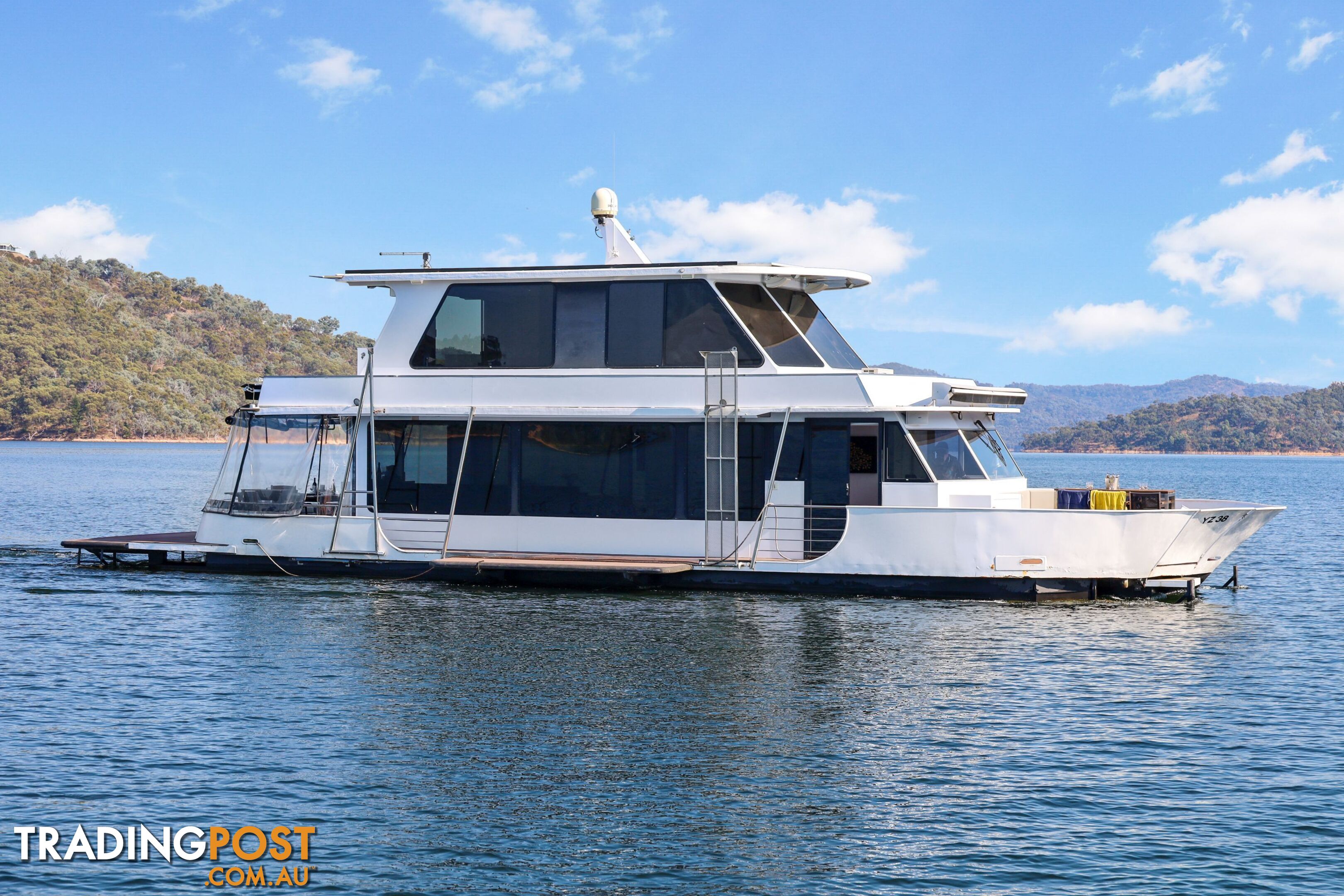 Sorrento Houseboat Holiday Home on Lake Eildon