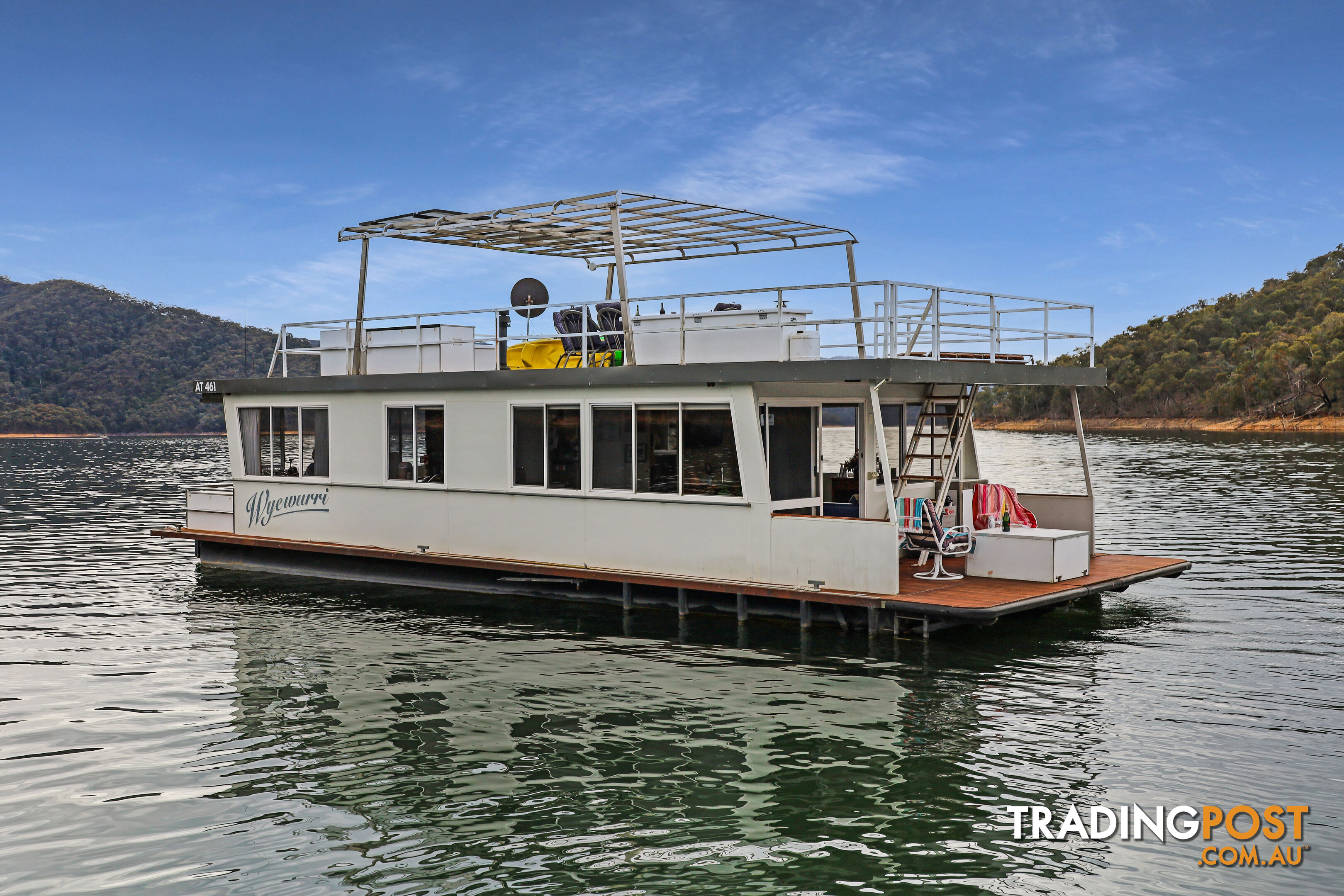 WYEWURRI Houseboat Holiday Home on Lake Eildon