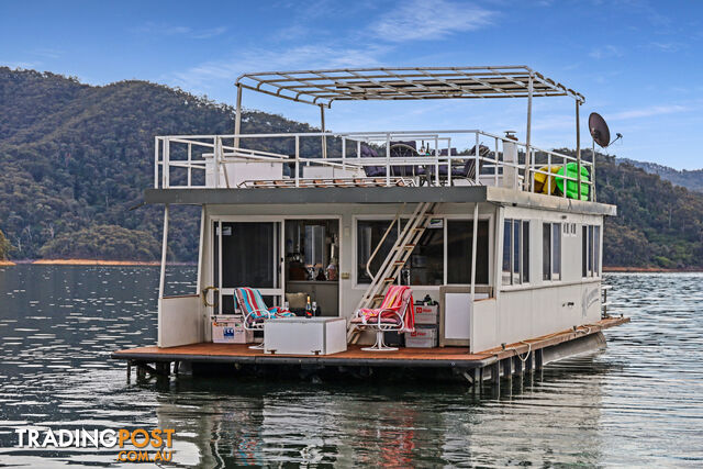 WYEWURRI Houseboat Holiday Home on Lake Eildon