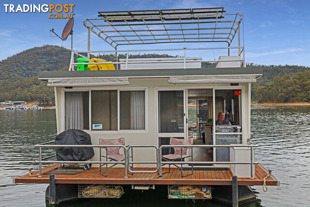 WYEWURRI Houseboat Holiday Home on Lake Eildon