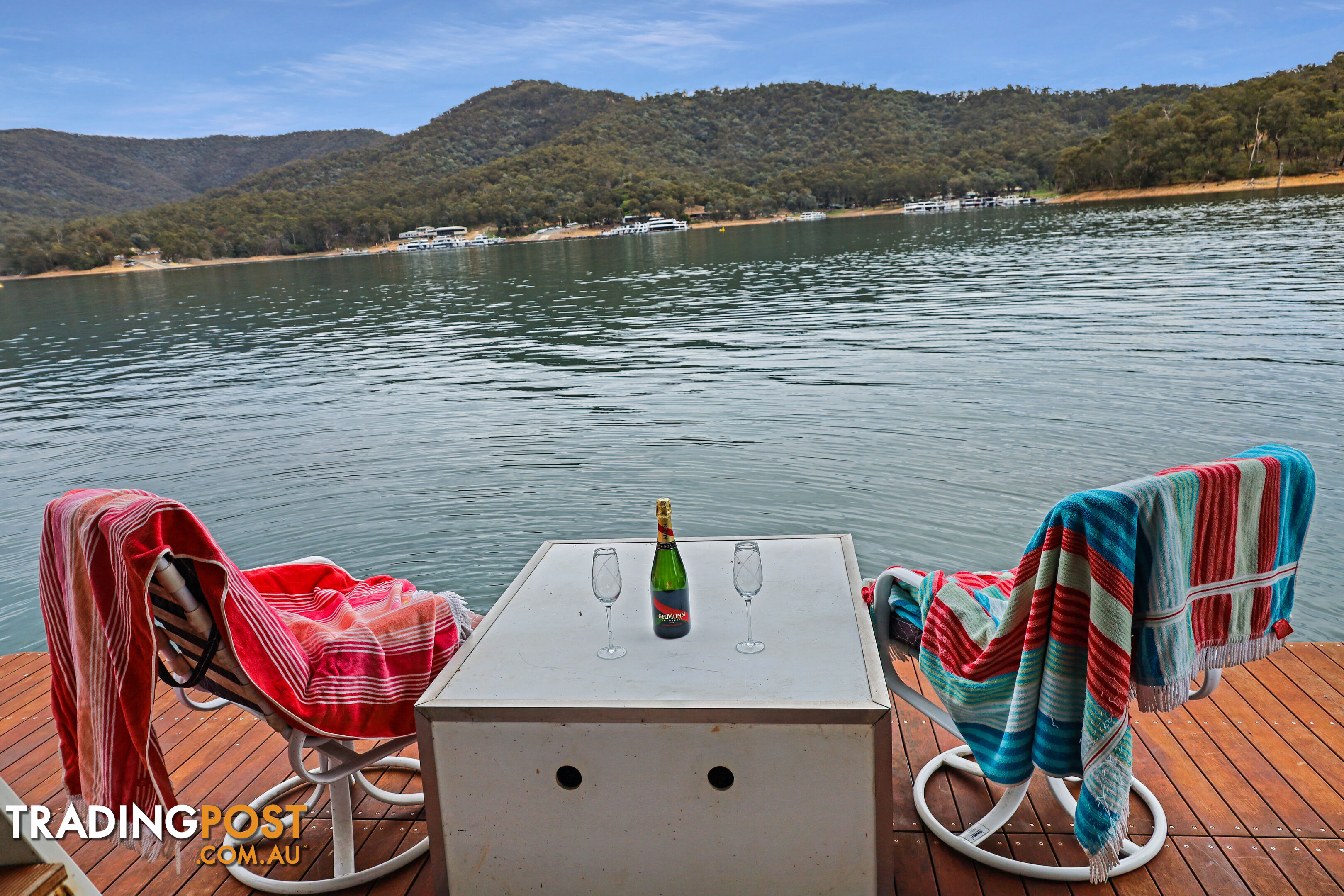 WYEWURRI Houseboat Holiday Home on Lake Eildon