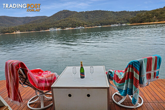 WYEWURRI Houseboat Holiday Home on Lake Eildon