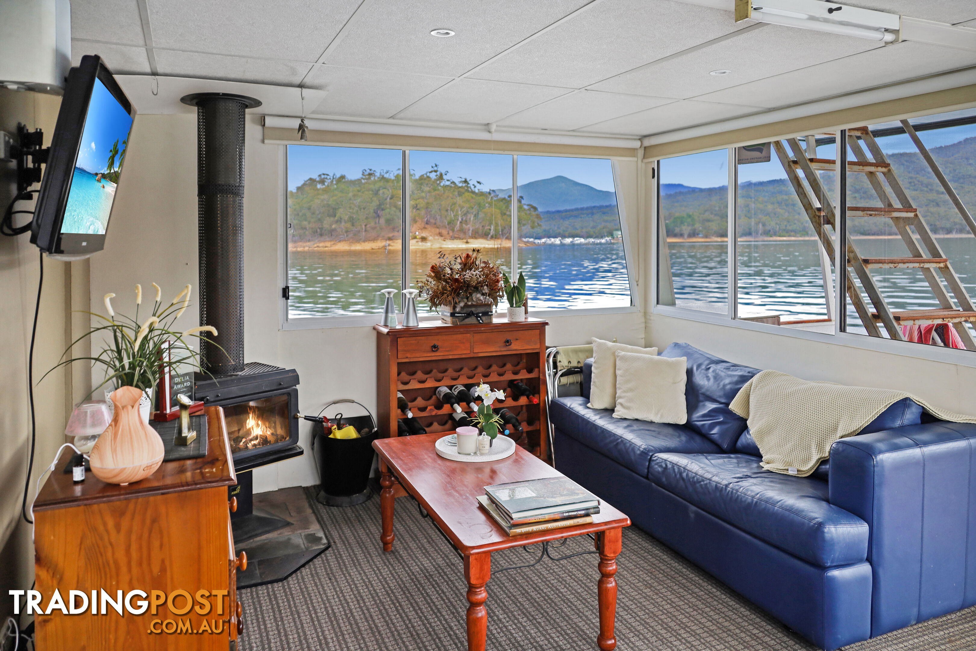 WYEWURRI Houseboat Holiday Home on Lake Eildon