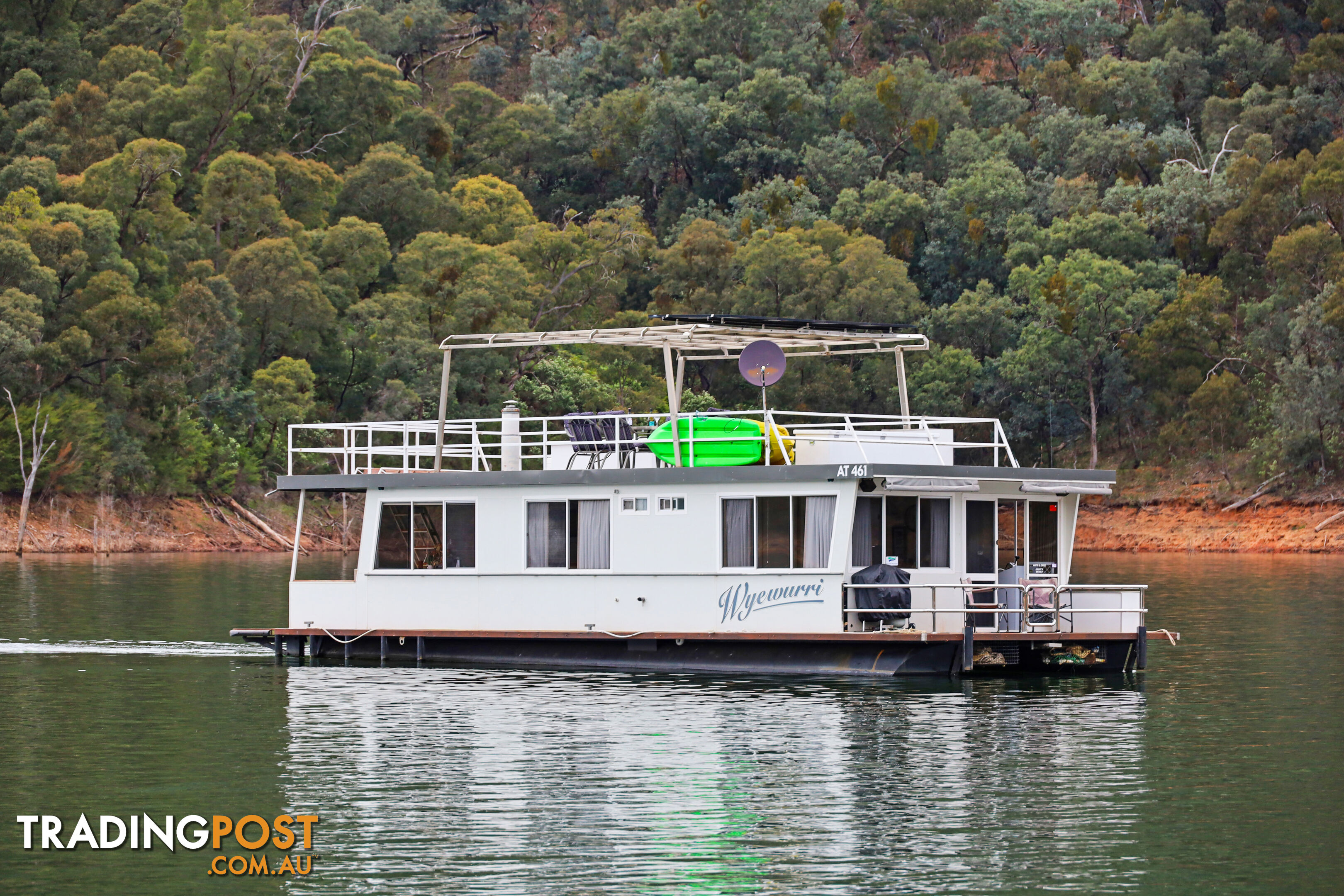 WYEWURRI Houseboat Holiday Home on Lake Eildon