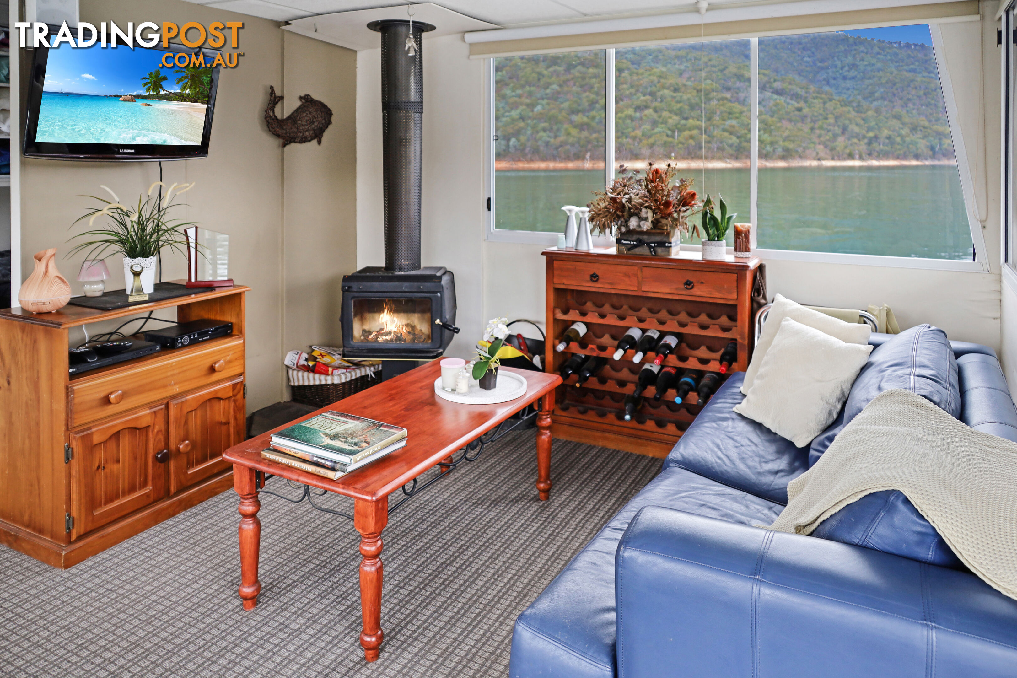 WYEWURRI Houseboat Holiday Home on Lake Eildon