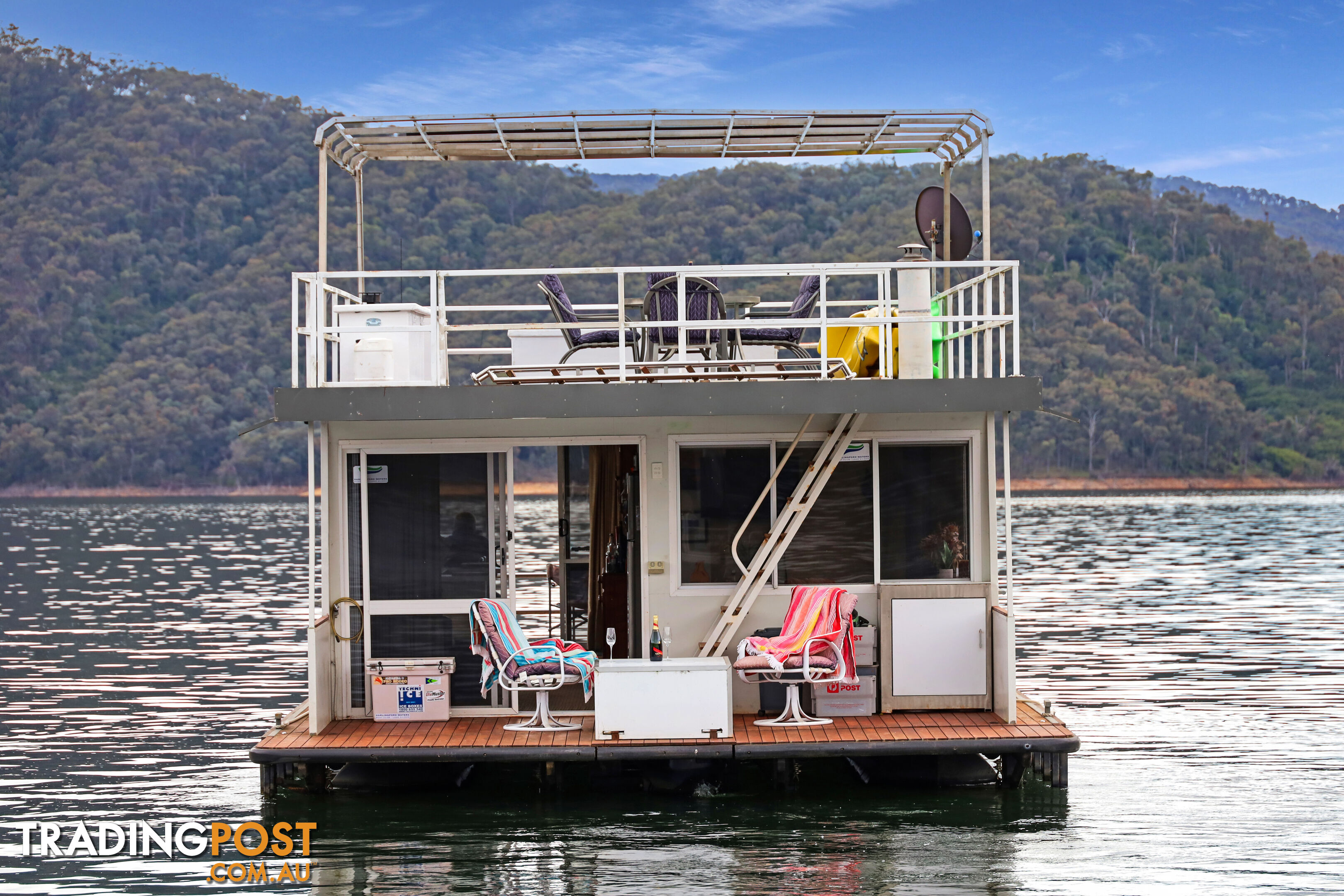 WYEWURRI Houseboat Holiday Home on Lake Eildon