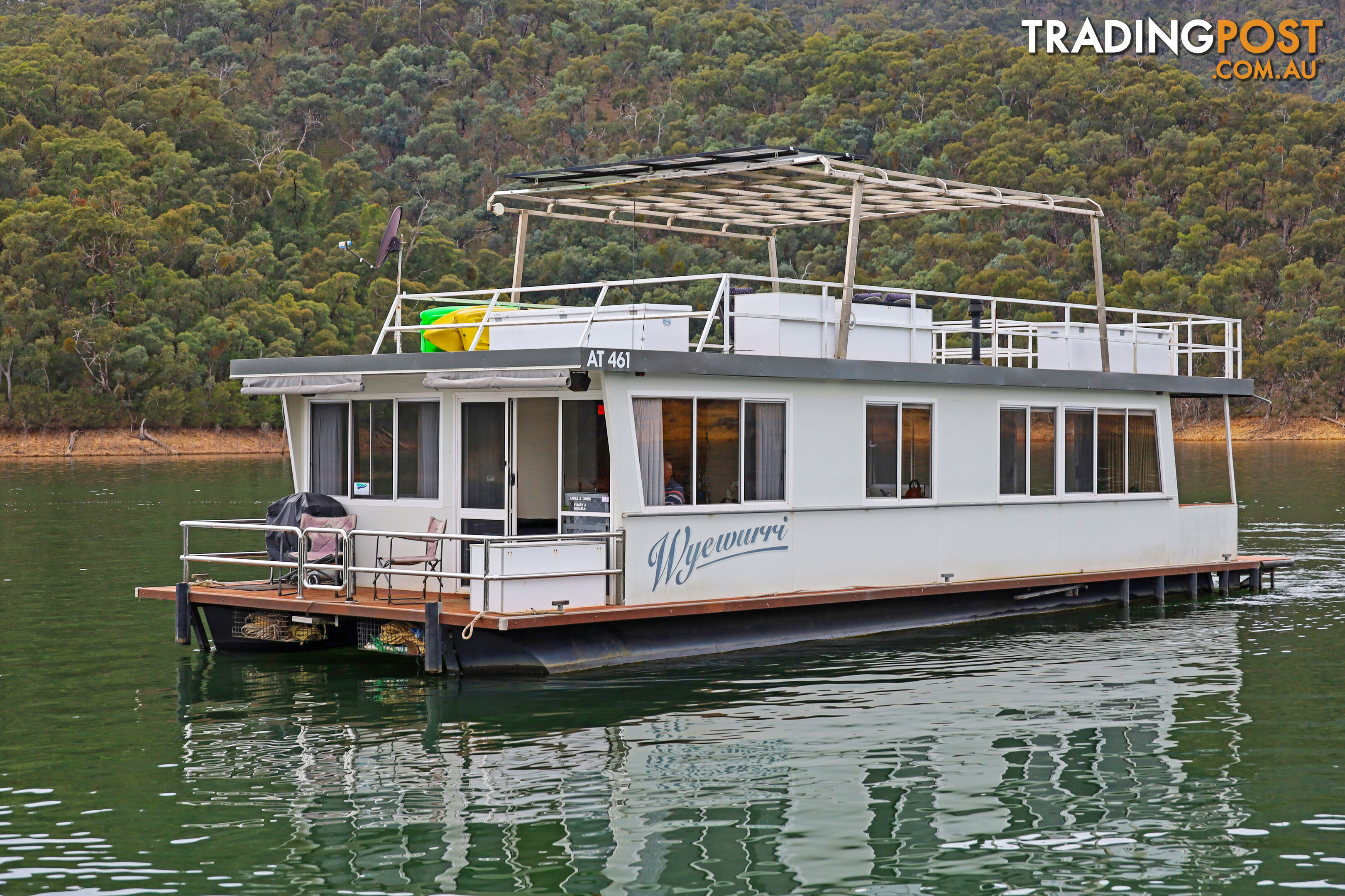 WYEWURRI Houseboat Holiday Home on Lake Eildon