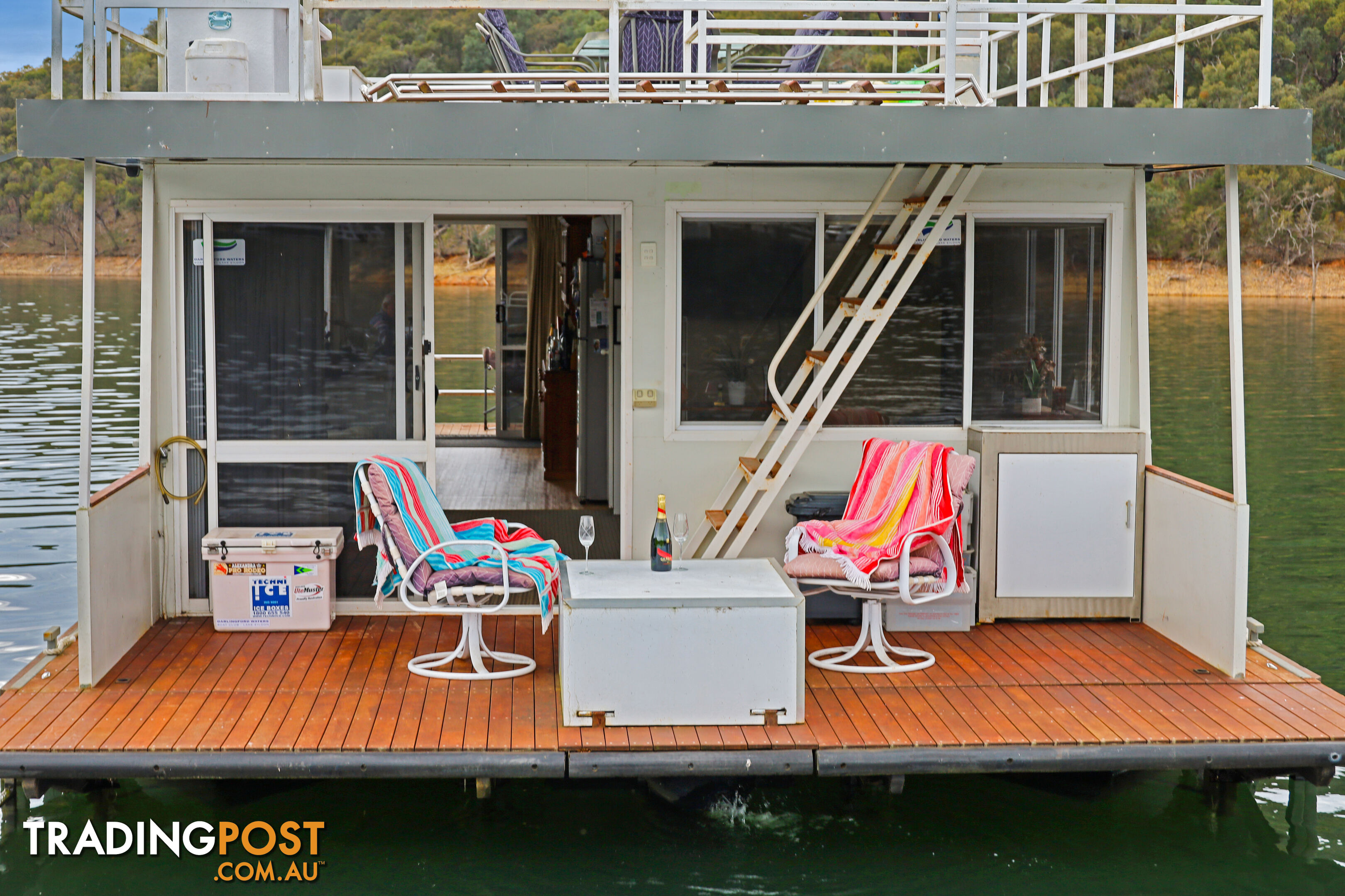 WYEWURRI Houseboat Holiday Home on Lake Eildon