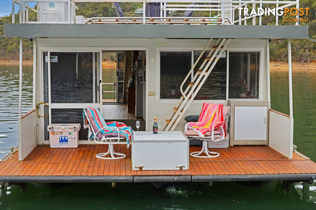 WYEWURRI Houseboat Holiday Home on Lake Eildon