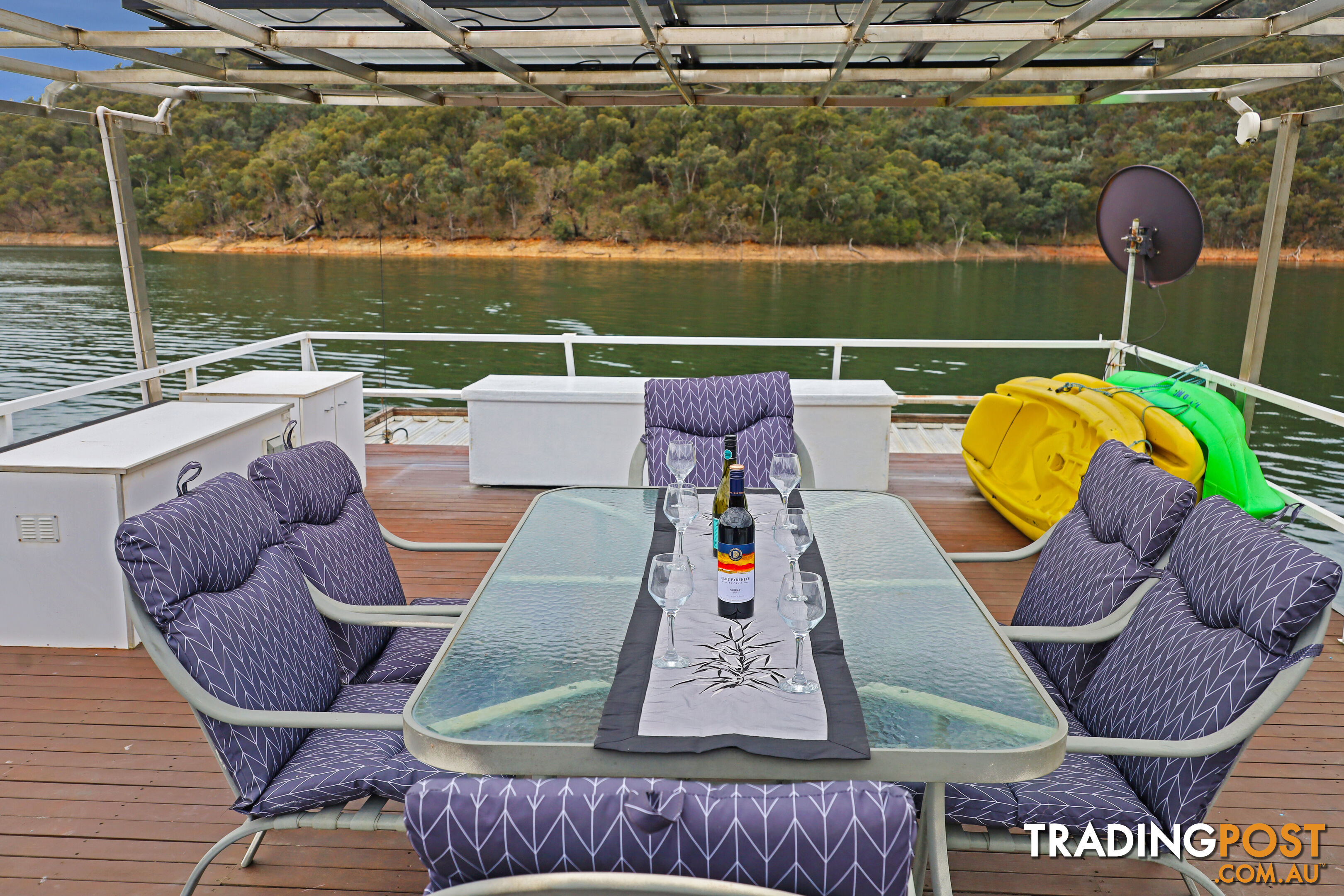 WYEWURRI Houseboat Holiday Home on Lake Eildon