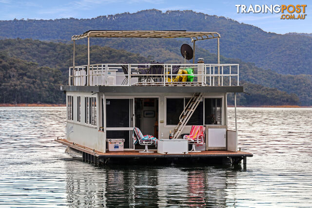 WYEWURRI Houseboat Holiday Home on Lake Eildon