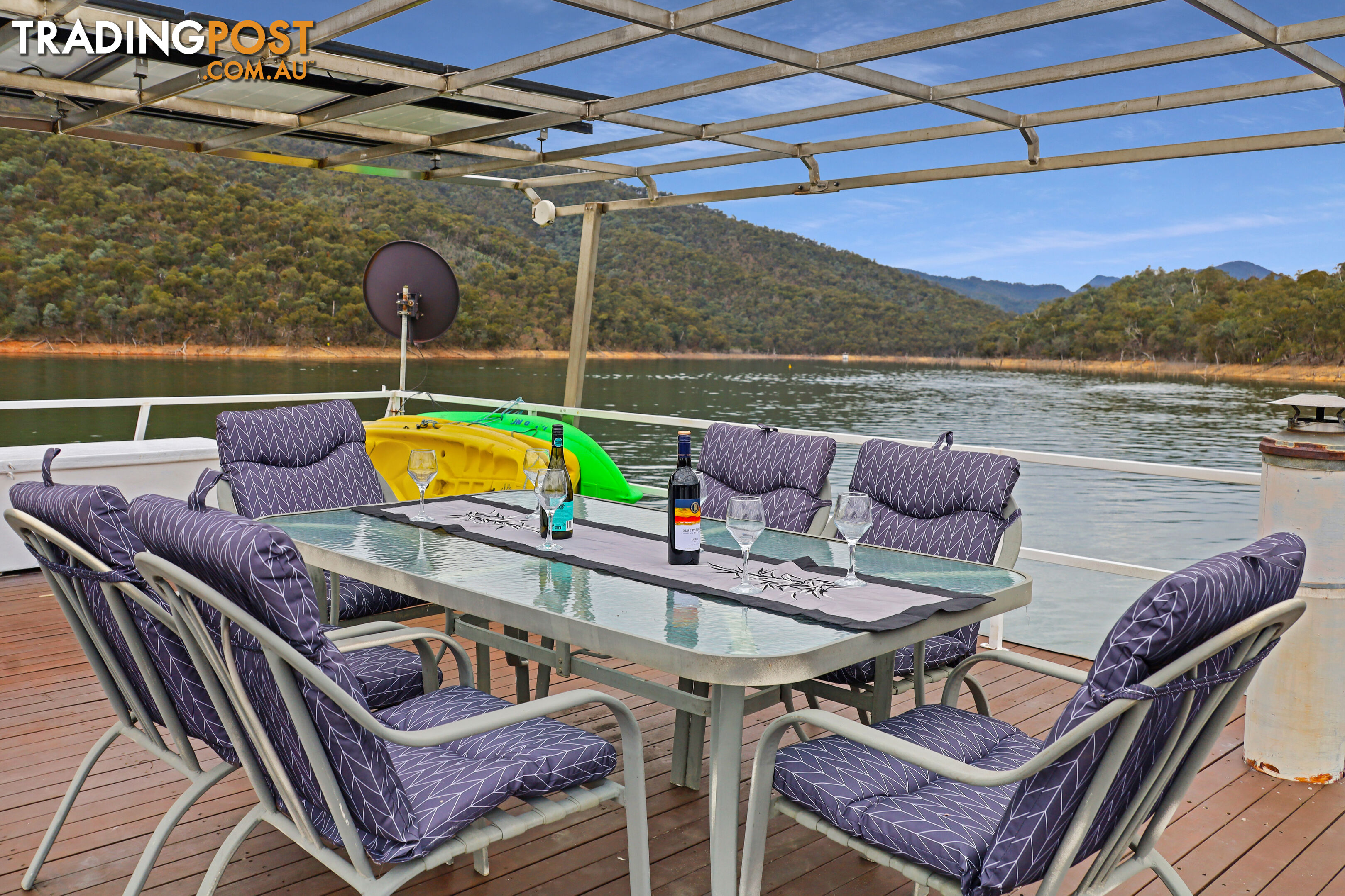 WYEWURRI Houseboat Holiday Home on Lake Eildon