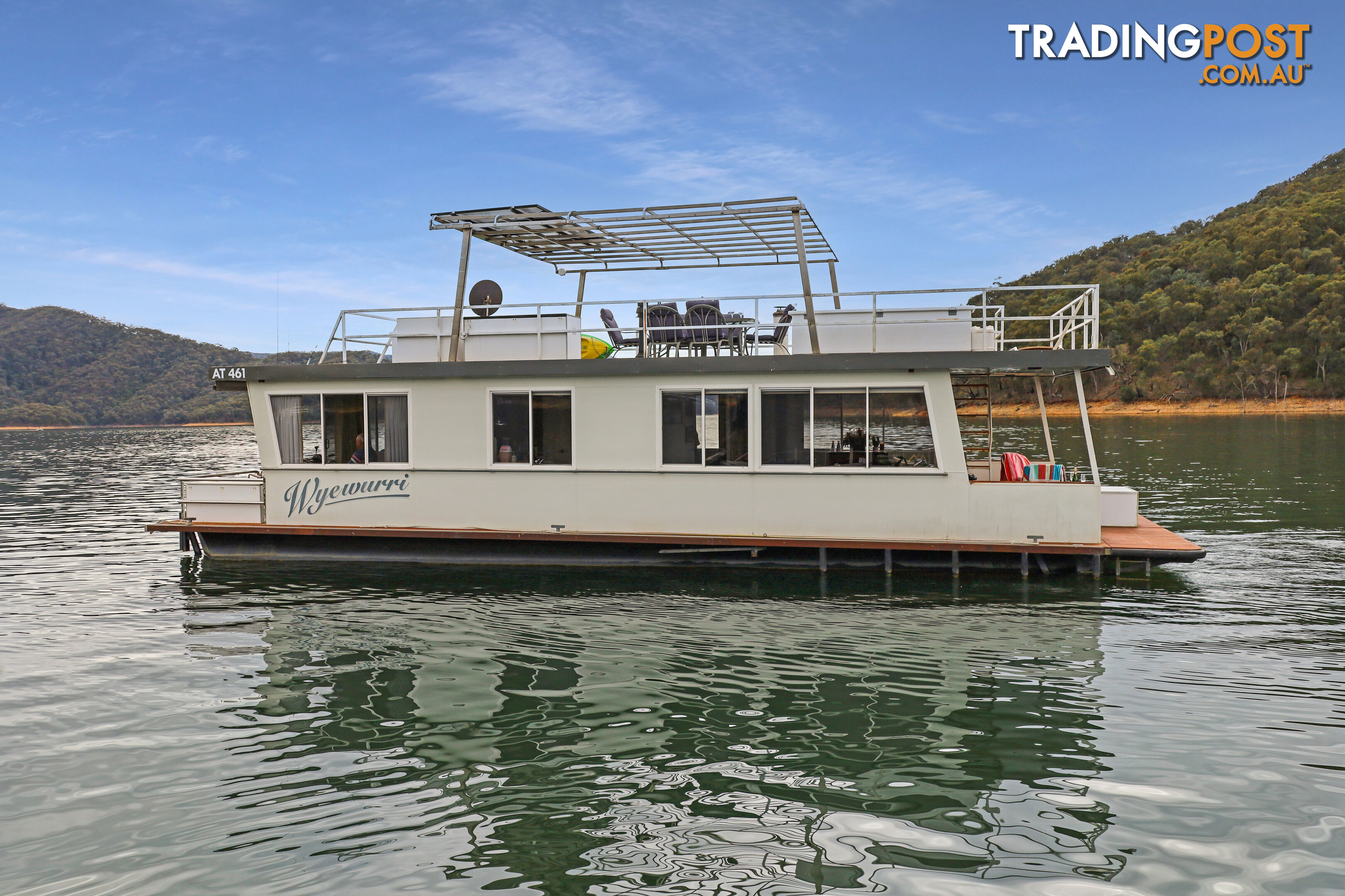 WYEWURRI Houseboat Holiday Home on Lake Eildon