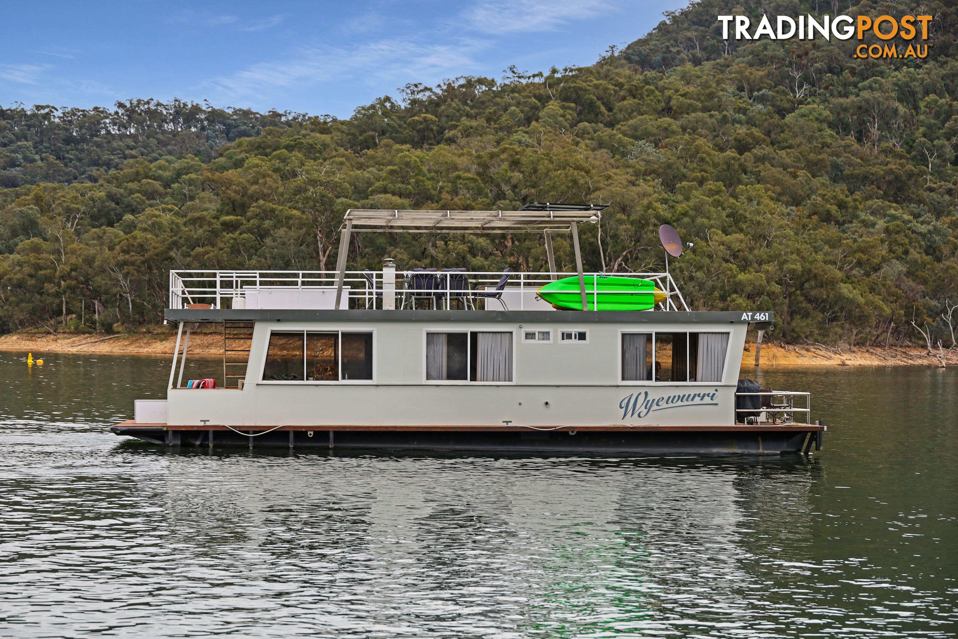 WYEWURRI Houseboat Holiday Home on Lake Eildon