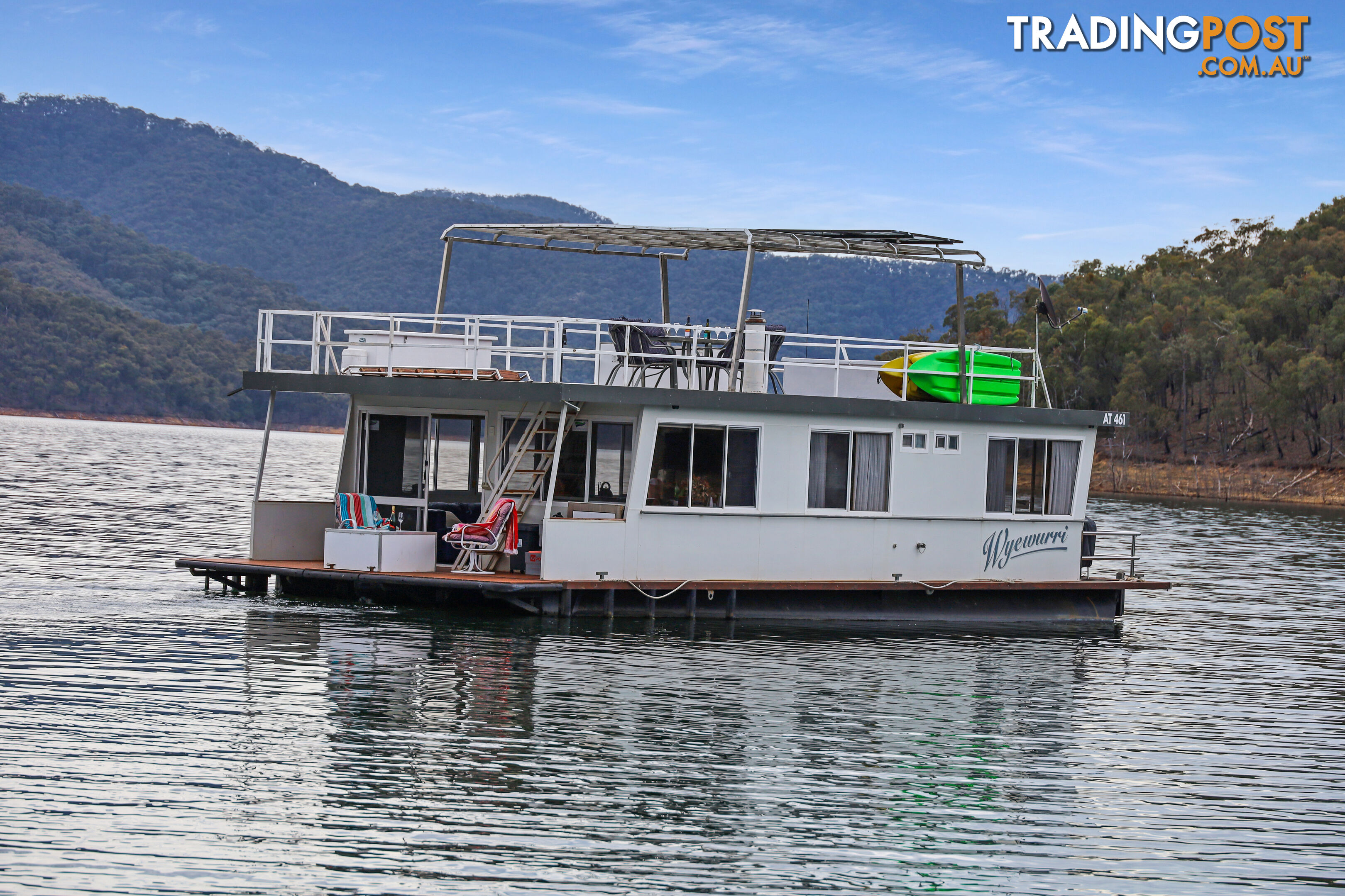 WYEWURRI Houseboat Holiday Home on Lake Eildon