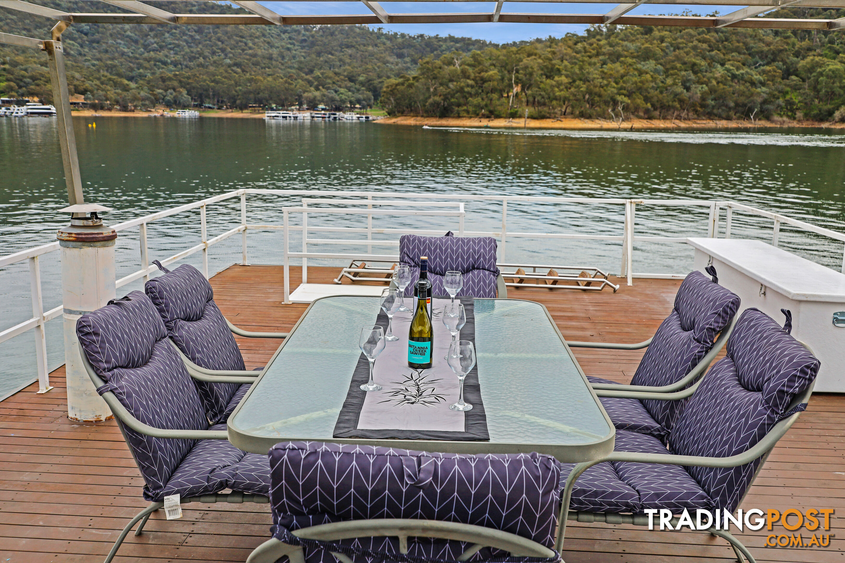 WYEWURRI Houseboat Holiday Home on Lake Eildon