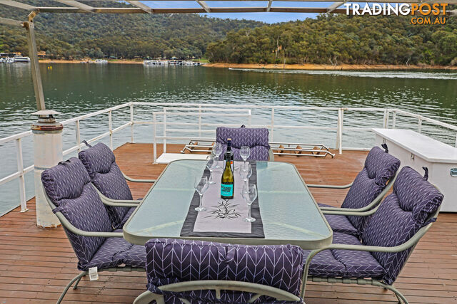 WYEWURRI Houseboat Holiday Home on Lake Eildon