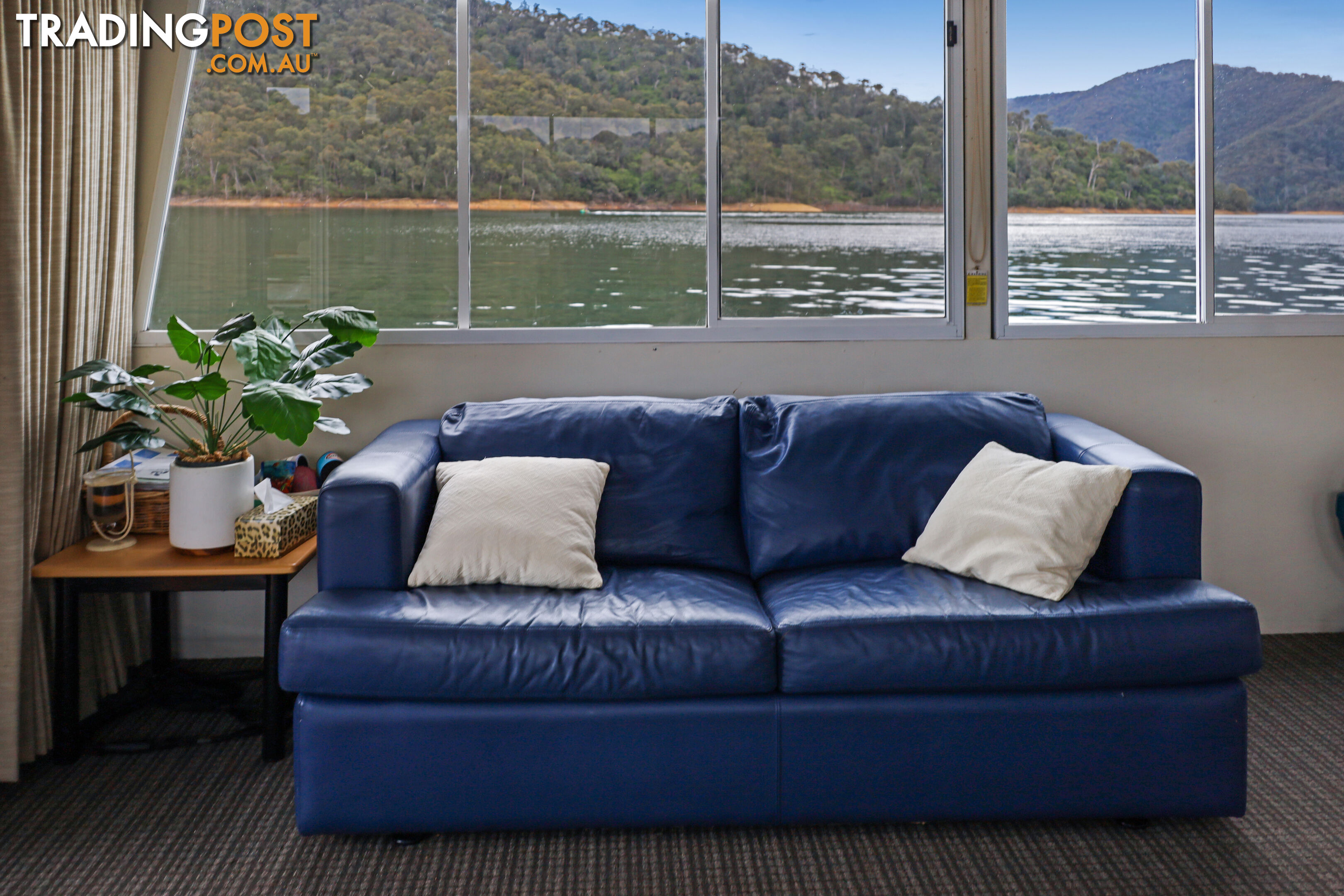 WYEWURRI Houseboat Holiday Home on Lake Eildon